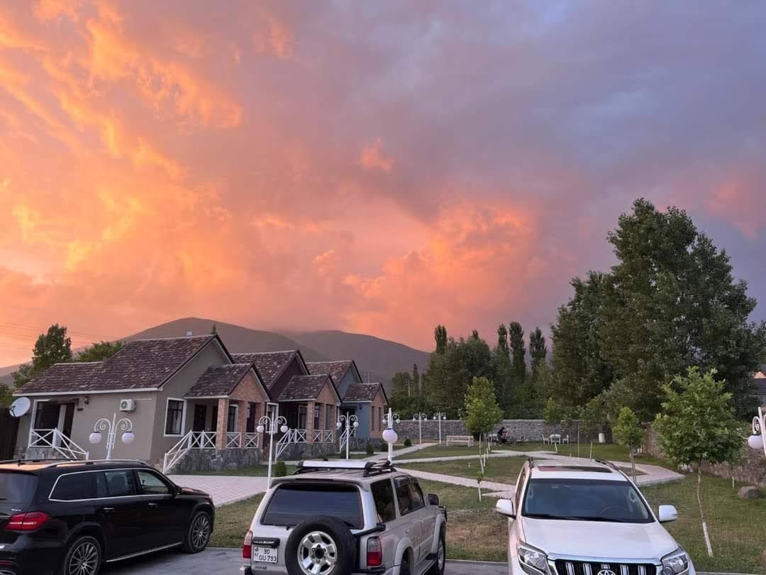 Tulpan Hotel Şǝki Buitenkant foto